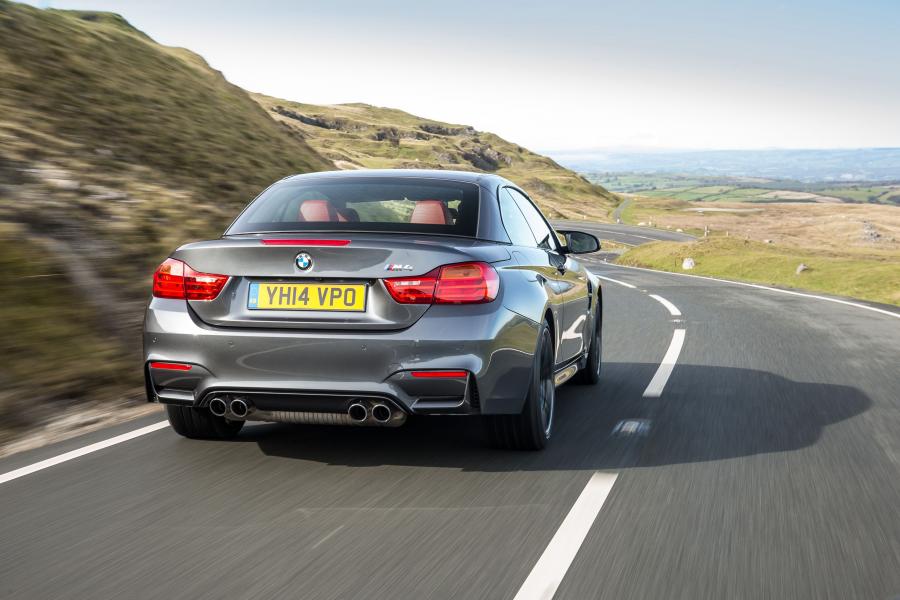  BMW M4 Convertible 2014 года  (UK) (фото 7 из 9)